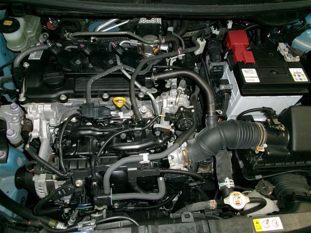 ヤリス Ｚ　Ａクルコン　Ｂモニター　メディアプレイヤー接続　衝突被害軽減ブレーキ　ＬＥＤライト　スマートキー　デュアルエアバッグ　オートエアコン　イモビライザー　ＥＴＣ　キーレス　４ＷＤ　寒冷地仕様（10枚目）