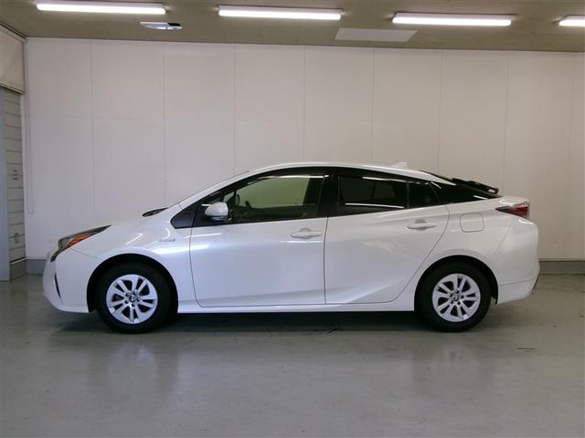 プリウス Ｓ　ＬＥＤライト　スマートエントリー　Ｒカメラ　ＡＵＸ　エアバッグ　オートクルーズ　キーレスエントリー　横滑り防止　オートエアコン　パワーウィンドウ　寒冷地仕様　ＤＶＤ再生可能　４ＷＤ　ＡＢＳ　メモリナビ（2枚目）