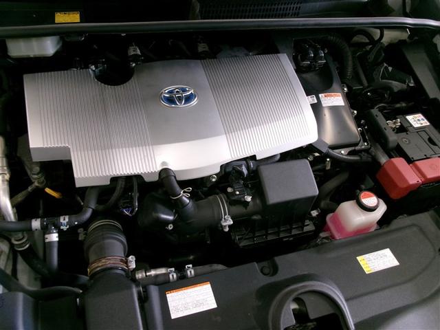 プリウス Ｓ　ＬＥＤライト　スマートエントリー　Ｒカメラ　ＡＵＸ　エアバッグ　オートクルーズ　キーレスエントリー　横滑り防止　オートエアコン　パワーウィンドウ　寒冷地仕様　ＤＶＤ再生可能　４ＷＤ　ＡＢＳ　メモリナビ（10枚目）