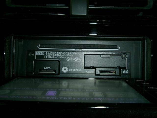 プリウス Ｓ　ＬＥＤライト　スマートエントリー　Ｒカメラ　ＡＵＸ　エアバッグ　オートクルーズ　キーレスエントリー　横滑り防止　オートエアコン　パワーウィンドウ　寒冷地仕様　ＤＶＤ再生可能　４ＷＤ　ＡＢＳ　メモリナビ（14枚目）