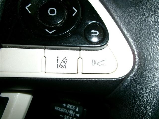 プリウス Ｓ　ＬＥＤライト　スマートエントリー　Ｒカメラ　ＡＵＸ　エアバッグ　オートクルーズ　キーレスエントリー　横滑り防止　オートエアコン　パワーウィンドウ　寒冷地仕様　ＤＶＤ再生可能　４ＷＤ　ＡＢＳ　メモリナビ（17枚目）