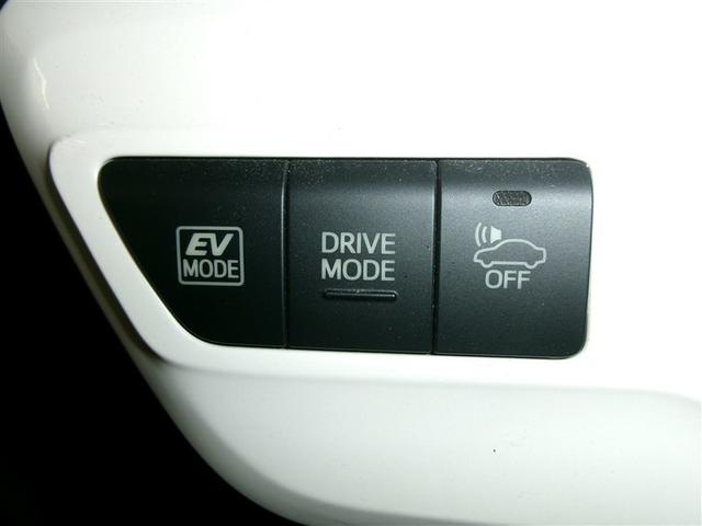 プリウス Ｓ　ＬＥＤライト　スマートエントリー　Ｒカメラ　ＡＵＸ　エアバッグ　オートクルーズ　キーレスエントリー　横滑り防止　オートエアコン　パワーウィンドウ　寒冷地仕様　ＤＶＤ再生可能　４ＷＤ　ＡＢＳ　メモリナビ（18枚目）