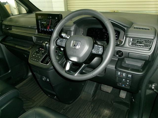 ステップワゴン スパーダ 半革シート クルーズコントロール キーレスエントリー バックモニター アイドリングストップ サイドエアバッグ LEDヘッドランプ スマートキー 4WD 3列シート ETC アルミホイール リアエアコン(4枚目)