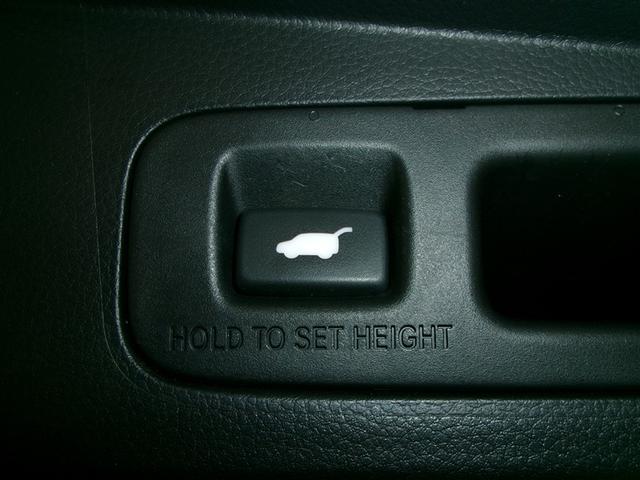 ステップワゴン スパーダ 半革シート クルーズコントロール キーレスエントリー バックモニター アイドリングストップ サイドエアバッグ LEDヘッドランプ スマートキー 4WD 3列シート ETC アルミホイール リアエアコン(11枚目)