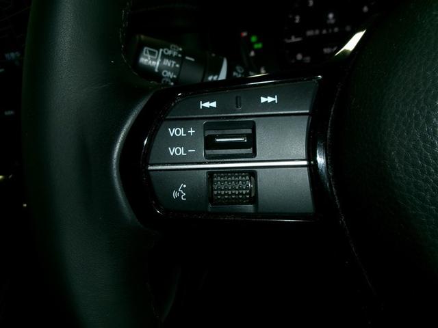 ステップワゴン スパーダ 半革シート クルーズコントロール キーレスエントリー バックモニター アイドリングストップ サイドエアバッグ LEDヘッドランプ スマートキー 4WD 3列シート ETC アルミホイール リアエアコン(18枚目)