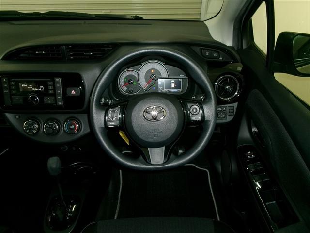 ヴィッツ Ｆ　イモビライザー　衝突被害軽減ブレーキ　ＰＷ　ＥＳＣ　スマートキー　ＰＳ　キーレスエントリー　切替式４ＷＤ　記録簿　ＡＢＳ　エアコン　寒冷地　Ｗエアバッグ　エアバッグ（5枚目）