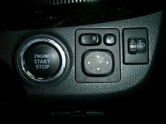 ヴィッツ Ｆ　イモビライザー　衝突被害軽減ブレーキ　ＰＷ　ＥＳＣ　スマートキー　ＰＳ　キーレスエントリー　切替式４ＷＤ　記録簿　ＡＢＳ　エアコン　寒冷地　Ｗエアバッグ　エアバッグ（18枚目）