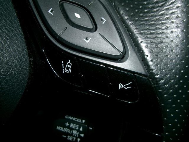 C-HR S-T 地デジTV メディアプレイヤー接続 Bモニター ナビTV パワーウインドウ メモリナビ 横滑防止装置 AAC 盗難防止システム ABS DVD 4WD ETC車載器 キーレス 寒冷地仕様 アルミ(17枚目)