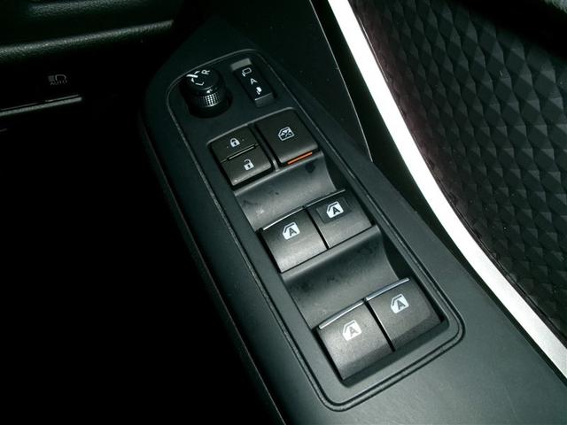 C-HR S-T 地デジTV メディアプレイヤー接続 Bモニター ナビTV パワーウインドウ メモリナビ 横滑防止装置 AAC 盗難防止システム ABS DVD 4WD ETC車載器 キーレス 寒冷地仕様 アルミ(29枚目)