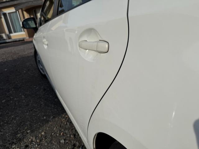 プリウス Ｓ　ワンオーナー　純正ナビ　フルセグＴＶ　純正スターター　Ｆスポイラー　夏冬アルミホイール付　スペアキー　保障　プッシュスタート　スマートキー（8枚目）