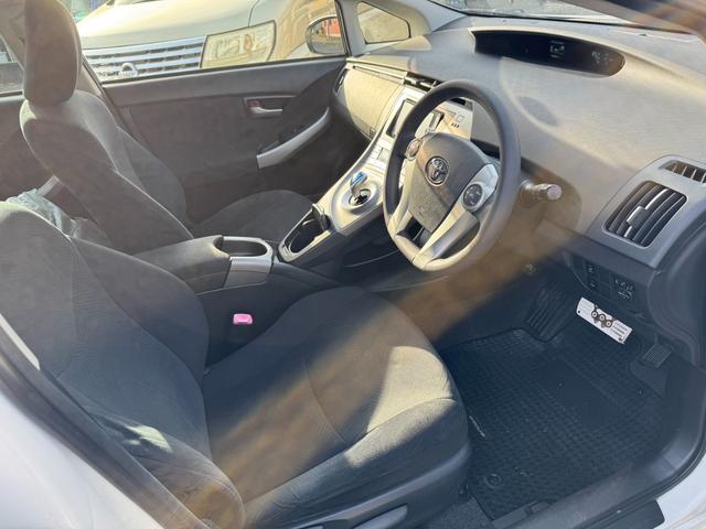 プリウス Ｓ　ワンオーナー　純正ナビ　フルセグＴＶ　純正スターター　Ｆスポイラー　夏冬アルミホイール付　スペアキー　保障　プッシュスタート　スマートキー（17枚目）