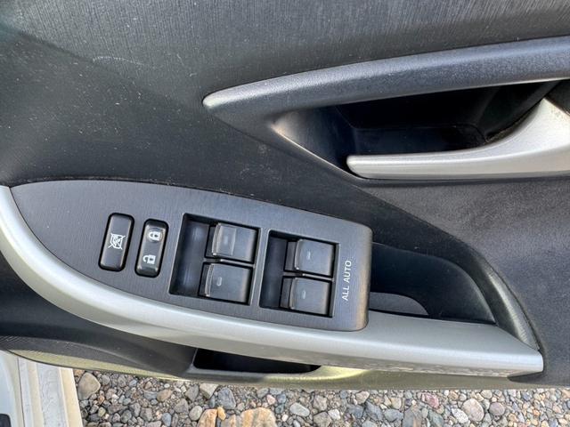 プリウス Ｓ　ワンオーナー　純正ナビ　フルセグＴＶ　純正スターター　Ｆスポイラー　夏冬アルミホイール付　スペアキー　保障　プッシュスタート　スマートキー（25枚目）