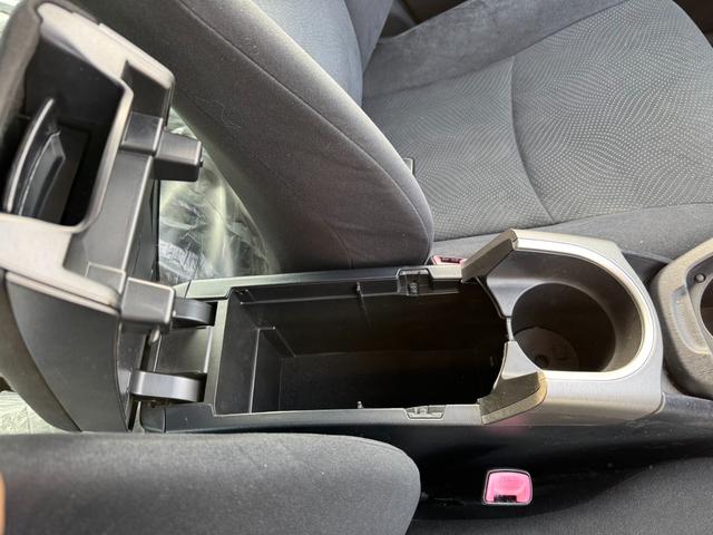 プリウス Ｓ　ワンオーナー　純正ナビ　フルセグＴＶ　純正スターター　Ｆスポイラー　夏冬アルミホイール付　スペアキー　保障　プッシュスタート　スマートキー（27枚目）