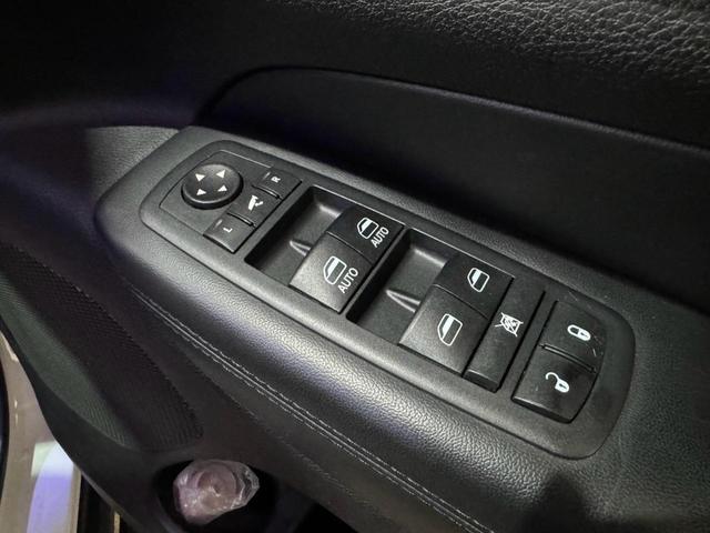 ジープ・グランドチェロキー ラレード　４ＷＤ　フルセグナビ　Ｂｌｕｅｔｏｏｔｈ再生　バックカメラ　ＥＴＣ　前後ドライブレコーダー　ルーフレール　クルーズコントロール　ＨＩＤヘッドライト　パワーシート　オートエアコン（30枚目）
