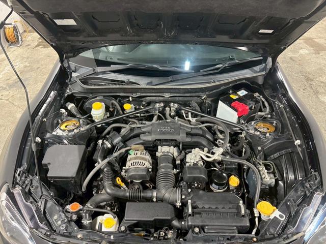 綺麗に乗っていたためエンジンルーム内もとても綺麗です。