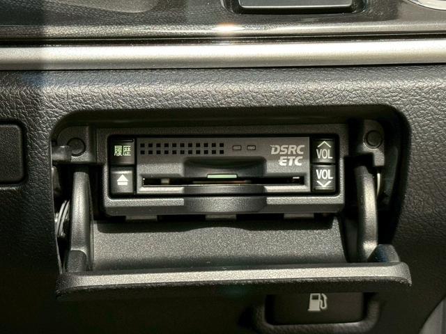 クラウン アスリートＳｉ－Ｆｏｕｒ　エアロ　車高調　カールソン１９インチアルミホイール　マルチナビ　フルセグＴＶ　Ｂｌｕｅｔｏｏｔｈ再生　全方位カメラ　ＥＴＣ　ドライブレコーダー　パワーシート　スマートキー　ＨＩＤヘッドライト（7枚目）