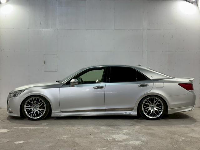 クラウン アスリートＳｉ－Ｆｏｕｒ　エアロ　車高調　カールソン１９インチアルミホイール　マルチナビ　フルセグＴＶ　Ｂｌｕｅｔｏｏｔｈ再生　全方位カメラ　ＥＴＣ　ドライブレコーダー　パワーシート　スマートキー　ＨＩＤヘッドライト（13枚目）