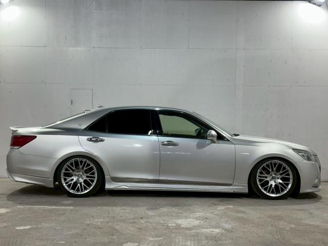 クラウン アスリートＳｉ－Ｆｏｕｒ　エアロ　車高調　カールソン１９インチアルミホイール　マルチナビ　フルセグＴＶ　Ｂｌｕｅｔｏｏｔｈ再生　全方位カメラ　ＥＴＣ　ドライブレコーダー　パワーシート　スマートキー　ＨＩＤヘッドライト（14枚目）