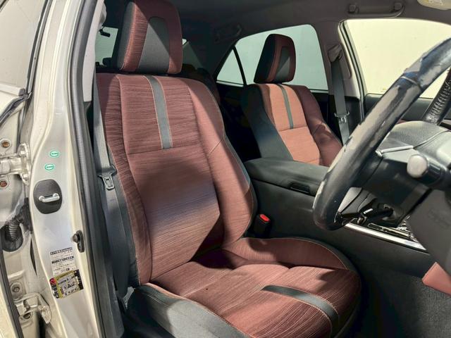 クラウン アスリートＳｉ－Ｆｏｕｒ　エアロ　車高調　カールソン１９インチアルミホイール　マルチナビ　フルセグＴＶ　Ｂｌｕｅｔｏｏｔｈ再生　全方位カメラ　ＥＴＣ　ドライブレコーダー　パワーシート　スマートキー　ＨＩＤヘッドライト（22枚目）