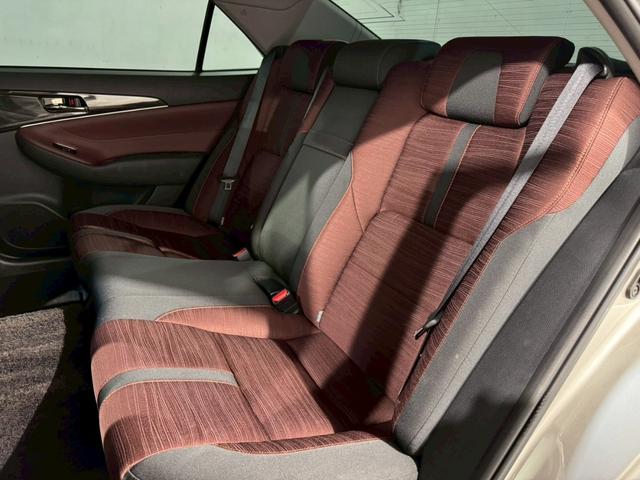 クラウン アスリートＳｉ－Ｆｏｕｒ　エアロ　車高調　カールソン１９インチアルミホイール　マルチナビ　フルセグＴＶ　Ｂｌｕｅｔｏｏｔｈ再生　全方位カメラ　ＥＴＣ　ドライブレコーダー　パワーシート　スマートキー　ＨＩＤヘッドライト（25枚目）