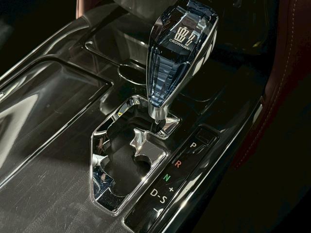 クラウン アスリートＳｉ－Ｆｏｕｒ　エアロ　車高調　カールソン１９インチアルミホイール　マルチナビ　フルセグＴＶ　Ｂｌｕｅｔｏｏｔｈ再生　全方位カメラ　ＥＴＣ　ドライブレコーダー　パワーシート　スマートキー　ＨＩＤヘッドライト（36枚目）