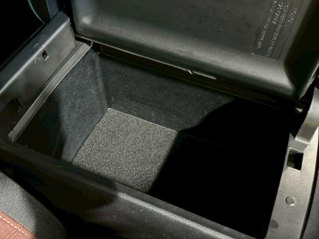 クラウン アスリートＳｉ－Ｆｏｕｒ　エアロ　車高調　カールソン１９インチアルミホイール　マルチナビ　フルセグＴＶ　Ｂｌｕｅｔｏｏｔｈ再生　全方位カメラ　ＥＴＣ　ドライブレコーダー　パワーシート　スマートキー　ＨＩＤヘッドライト（41枚目）