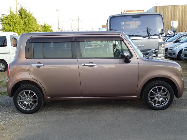 アルトラパン １０ｔｈアニバーサリーリミテッド　禁煙車　シート＆ミラーヒーター　１年保証付　スマートキー　ＣＶＴ　盗難防止システム　ＡＢＳ　アルミホイール　衝突安全ボディ　エアコン　パワーステアリング　パワーウィンドウ（6枚目）
