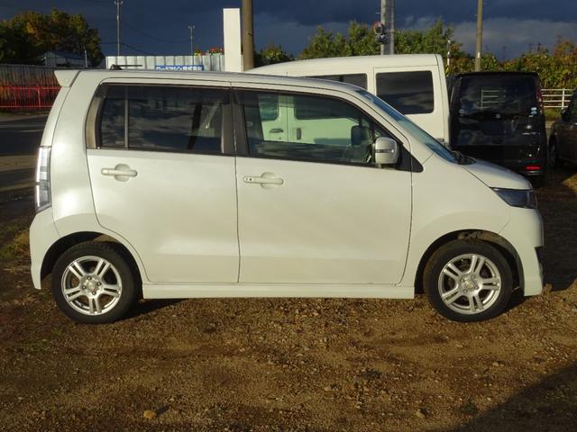 ワゴンＲスティングレー リミテッドＩＩ　４ＷＤ　ＨＩＤ　ＣＶＴ　盗難防止システム　ＡＢＳ　アルミホイール　衝突安全ボディ　エアコン　パワーステアリング　パワーウィンドウ（5枚目）