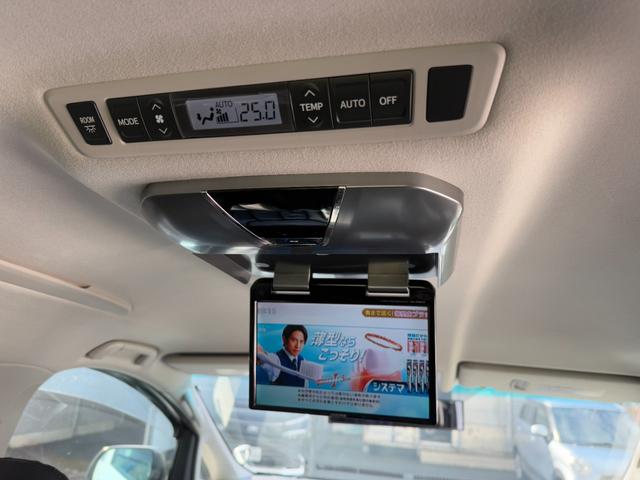 ヴェルファイア ２．４Ｚ　４ＷＤ☆夏冬タイヤ付☆ナビ☆ＴＶ☆後席モニター☆黒革調シートカバー☆両側電動スライドドア☆バックカメラ☆障害物センサー☆盗難防止☆横滑り防止☆ＥＴＣ☆プッシュスタート☆フロントフォグ☆車検整備２年付☆（8枚目）