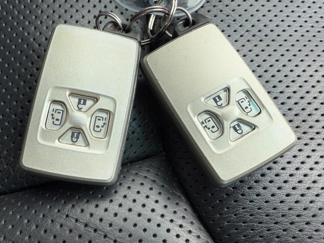 ヴェルファイア ２．４Ｚ　４ＷＤ☆夏冬タイヤ付☆ナビ☆ＴＶ☆後席モニター☆黒革調シートカバー☆両側電動スライドドア☆バックカメラ☆障害物センサー☆盗難防止☆横滑り防止☆ＥＴＣ☆プッシュスタート☆フロントフォグ☆車検整備２年付☆（9枚目）