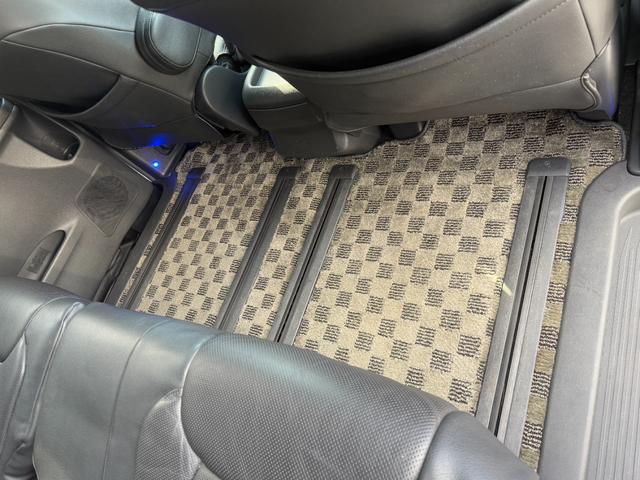 ヴェルファイア ２．４Ｚ　４ＷＤ☆夏冬タイヤ付☆ナビ☆ＴＶ☆後席モニター☆黒革調シートカバー☆両側電動スライドドア☆バックカメラ☆障害物センサー☆盗難防止☆横滑り防止☆ＥＴＣ☆プッシュスタート☆フロントフォグ☆車検整備２年付☆（28枚目）