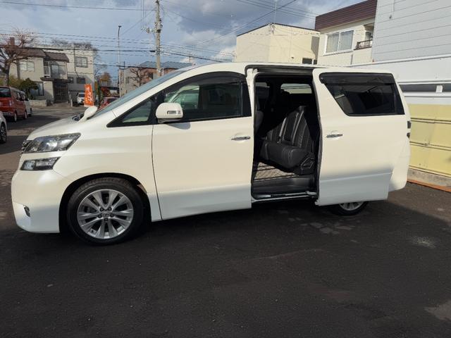 ヴェルファイア ２．４Ｚ　４ＷＤ☆夏冬タイヤ付☆ナビ☆ＴＶ☆後席モニター☆黒革調シートカバー☆両側電動スライドドア☆バックカメラ☆障害物センサー☆盗難防止☆横滑り防止☆ＥＴＣ☆プッシュスタート☆フロントフォグ☆車検整備２年付☆（31枚目）