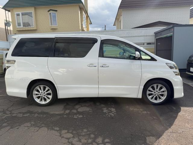 ヴェルファイア ２．４Ｚ　４ＷＤ☆夏冬タイヤ付☆ナビ☆ＴＶ☆後席モニター☆黒革調シートカバー☆両側電動スライドドア☆バックカメラ☆障害物センサー☆盗難防止☆横滑り防止☆ＥＴＣ☆プッシュスタート☆フロントフォグ☆車検整備２年付☆（70枚目）