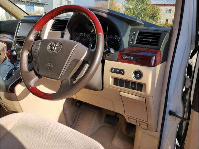 アルファード ２４０Ｘ　車検２年　スマートキー　キーレス　３列シート　両側スライド片側電動ドア　ＨＩＤ　フォグランプ　ＭＴモード付き　サイド・カーテンエアバック　ＡＢＳ　障害物センサー　盗難防止装置　修復歴無し　（白Ｐ）（13枚目）