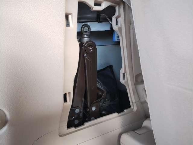 アルファード ２４０Ｘ　車検２年　スマートキー　キーレス　３列シート　両側スライド片側電動ドア　ＨＩＤ　フォグランプ　ＭＴモード付き　サイド・カーテンエアバック　ＡＢＳ　障害物センサー　盗難防止装置　修復歴無し　（白Ｐ）（32枚目）