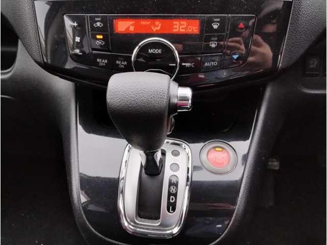 セレナ ハイウェイスター 車検有り ワンセグカーナビ プッシュスタート バックカメラ スマートキー キーレス 3列シート 両側スライドドア アイドリングストップ クルーズコントロール ABS 盗難防止装置 修復歴無し (茶M)(8枚目)