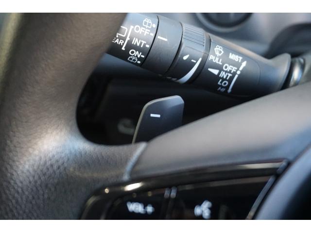 ヴェゼル ｅ：ＨＥＶＸ　当社レンタカーアップ・ＨｏｎｄａＳＥＮＳＩＮＧ・純正ナビ・ＨｏｎｄａＣＯＮＮＥＣＴ対応親水／ヒーテッドドアミラー＋熱線入りフロントウインドウ・両席シートヒーター（17枚目）
