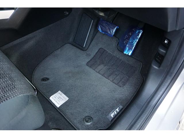 フィット １３Ｇ・Ｆパッケージ　ワンオーナー・純正ナビ（フルセグ）・コンフォートビューパッケージ・電動格納ミラー＋プライバシーガラス・オートリトラミラー・スーパーＵＶカットフロントドアガラス・プラズマクラスター（25枚目）
