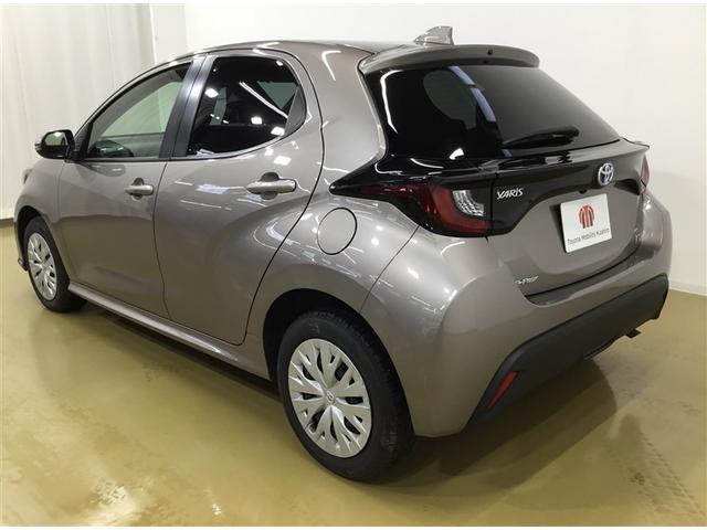 ヤリス ハイブリッドＸ　４ＷＤ　純正ディスプレイオーディオ　バックカメラ　ＵＳＢポート　レーダークルーズコントロール　スマートキー　ＴＳＳ　ＥＴＣ車載器　衝突安全ブレーキ（4枚目）