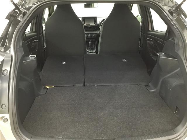 ヤリス X 4WD ディスプレイオーディオ バックカメラ スマートキー レーダークルーズコントロール TSS USBポート オートマチックハイビーム ベンチシート(17枚目)