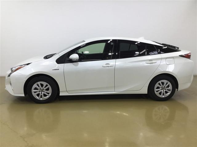 プリウス Ｓセーフティプラス　４ＷＤ　純正ナビ　バックガイドモニター　ドライブレコーダー　リモコンエンジンスターター　ＥＴＣ車載器　デジタルインナーミラー　ステアリングヒーター　ＬＥＤライト　サングラスホルダー　ＣＤＤＶＤ再生（3枚目）