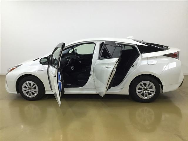 プリウス Ｓセーフティプラス　４ＷＤ　純正ナビ　バックガイドモニター　ドライブレコーダー　リモコンエンジンスターター　ＥＴＣ車載器　デジタルインナーミラー　ステアリングヒーター　ＬＥＤライト　サングラスホルダー　ＣＤＤＶＤ再生（6枚目）