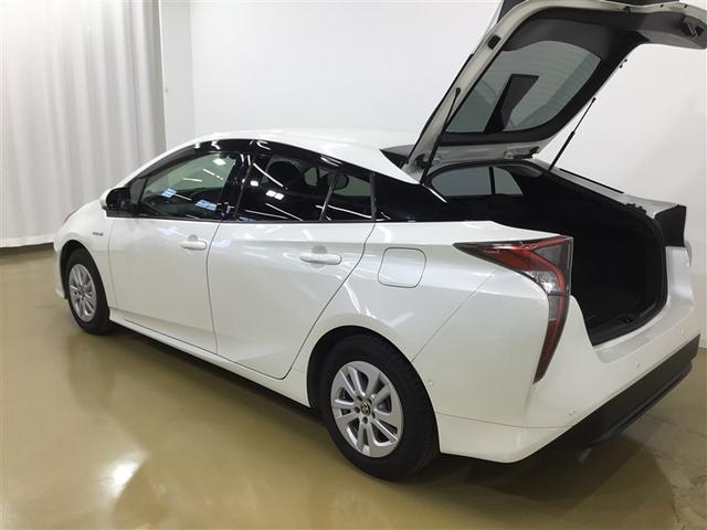 プリウス Ｓセーフティプラス　４ＷＤ　純正ナビ　バックガイドモニター　ドライブレコーダー　リモコンエンジンスターター　ＥＴＣ車載器　デジタルインナーミラー　ステアリングヒーター　ＬＥＤライト　サングラスホルダー　ＣＤＤＶＤ再生（7枚目）