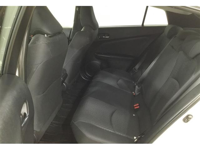 プリウス Ｓセーフティプラス　４ＷＤ　純正ナビ　バックガイドモニター　ドライブレコーダー　リモコンエンジンスターター　ＥＴＣ車載器　デジタルインナーミラー　ステアリングヒーター　ＬＥＤライト　サングラスホルダー　ＣＤＤＶＤ再生（11枚目）