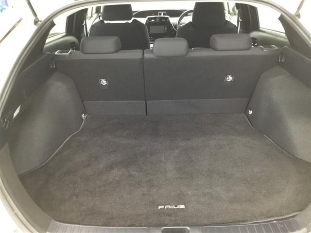 プリウス Ｓセーフティプラス　４ＷＤ　純正ナビ　バックガイドモニター　ドライブレコーダー　リモコンエンジンスターター　ＥＴＣ車載器　デジタルインナーミラー　ステアリングヒーター　ＬＥＤライト　サングラスホルダー　ＣＤＤＶＤ再生（12枚目）