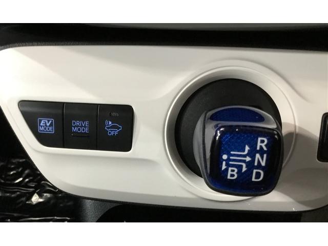 プリウス Ｓセーフティプラス　４ＷＤ　純正ナビ　バックガイドモニター　ドライブレコーダー　リモコンエンジンスターター　ＥＴＣ車載器　デジタルインナーミラー　ステアリングヒーター　ＬＥＤライト　サングラスホルダー　ＣＤＤＶＤ再生（21枚目）