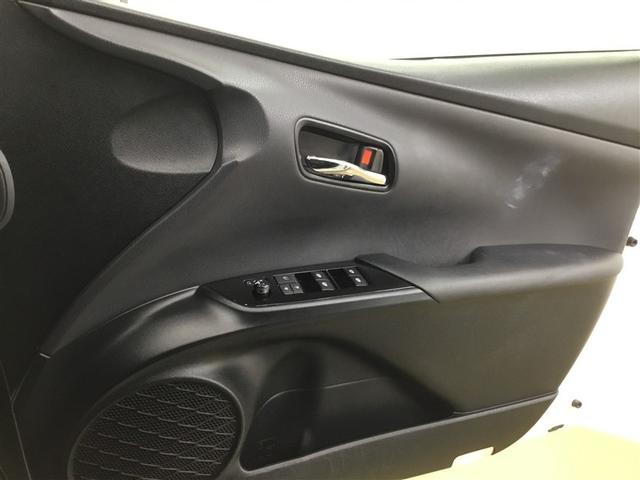 プリウス Ｓセーフティプラス　４ＷＤ　純正ナビ　バックガイドモニター　ドライブレコーダー　リモコンエンジンスターター　ＥＴＣ車載器　デジタルインナーミラー　ステアリングヒーター　ＬＥＤライト　サングラスホルダー　ＣＤＤＶＤ再生（29枚目）