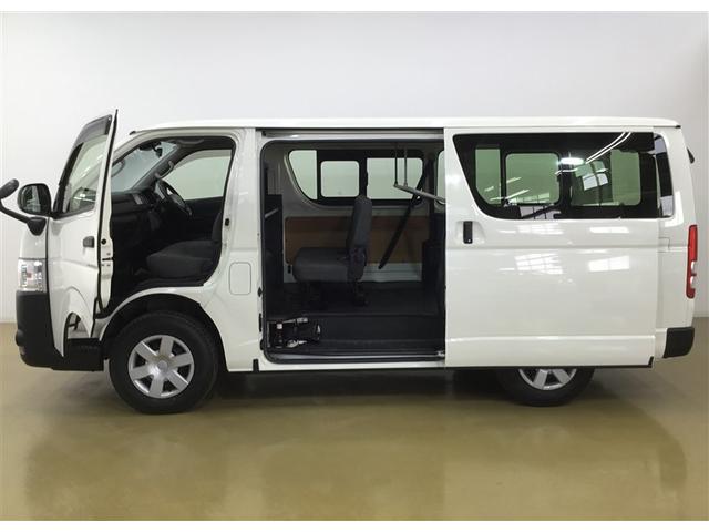 ハイエースバン DX 4WD 4枚ドア ディーゼル 6人乗り 純正ナビ バックカメラ 夏タイヤ積込 キーレスエントリー LEDライト トヨタセーフティセンス オートマチックハイビーム(6枚目)