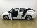 プリウス Ｓセーフティプラス　４ＷＤ　純正ナビ　バックガイドモニター　ドライブレコーダー　リモコンエンジンスターター　ＥＴＣ車載器　デジタルインナーミラー　ステアリングヒーター　ＬＥＤライト　サングラスホルダー　ＣＤＤＶＤ再生（6枚目）