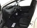 プリウス Ｓセーフティプラス　４ＷＤ　純正ナビ　バックガイドモニター　ドライブレコーダー　リモコンエンジンスターター　ＥＴＣ車載器　デジタルインナーミラー　ステアリングヒーター　ＬＥＤライト　サングラスホルダー　ＣＤＤＶＤ再生（8枚目）
